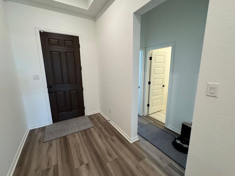 Spacious, unfurnished interior of a new home in Sunfield, Buda (Image 22).