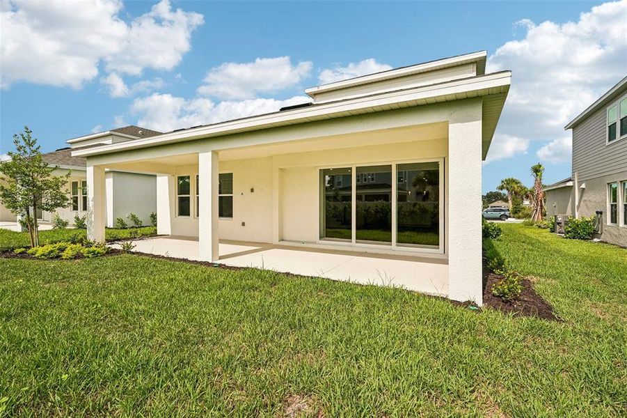 Exterior details and patio area of a home in Tiburon, Nokomis (Image 4).