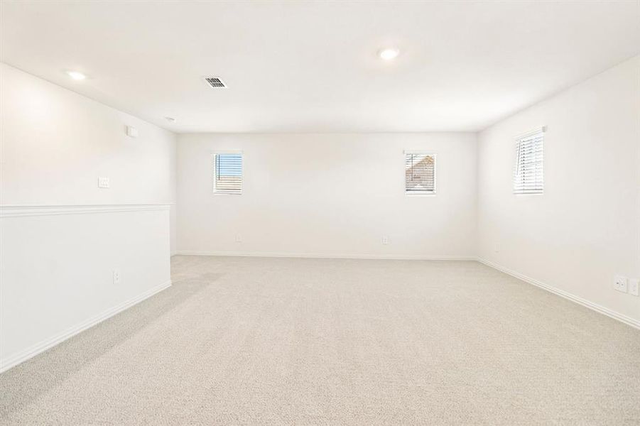 Spacious, unfurnished interior of a new home in Stella Hills, Denton (Image 27).