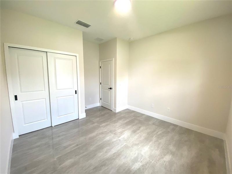 Spacious, unfurnished interior of a new home in , Sebring (Image 15).