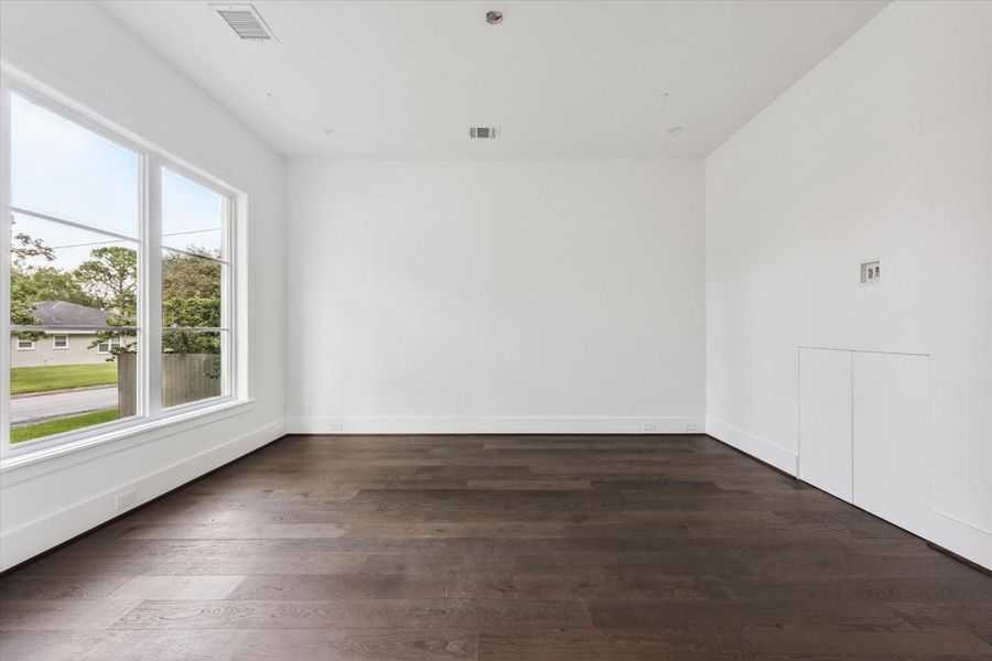 Spacious, unfurnished interior of a new home in , Houston (Image 20).
