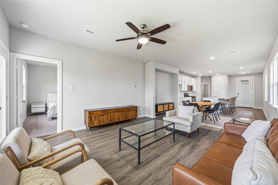 Furnished interior view inside a new home in La Segarra 40', Brookshire (Image 14).