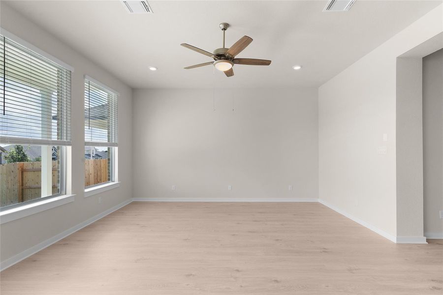 **PHOTO REPRESENTATIVE OF FLOORPLAN ONLY** **PHOTO REPRESENTATIVE OF FLOORPLAN ONLY**