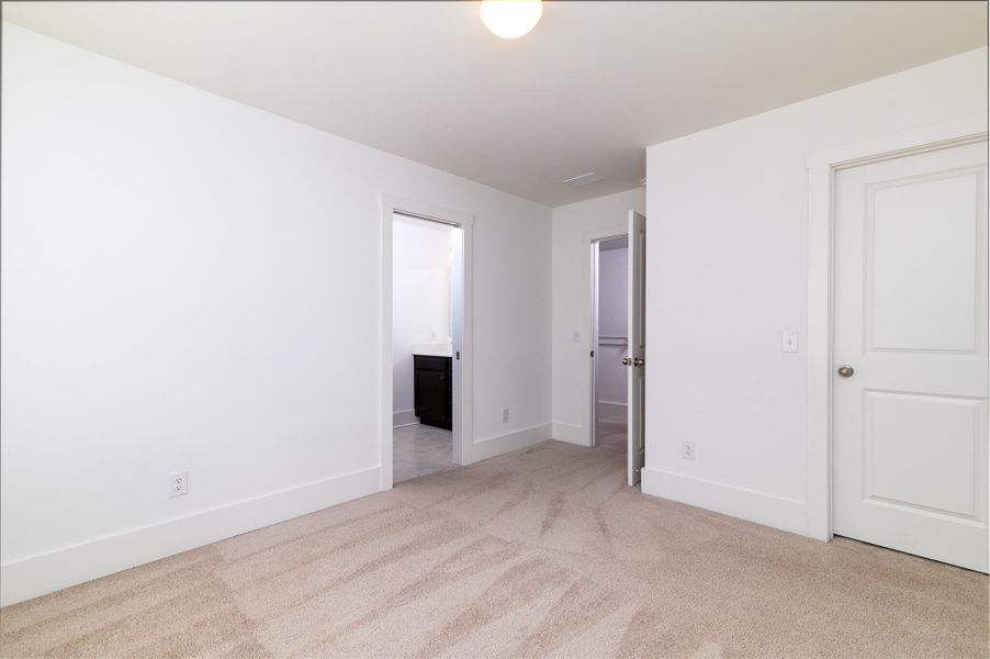 Spacious, unfurnished interior of a new home in , Summerville (Image 23).