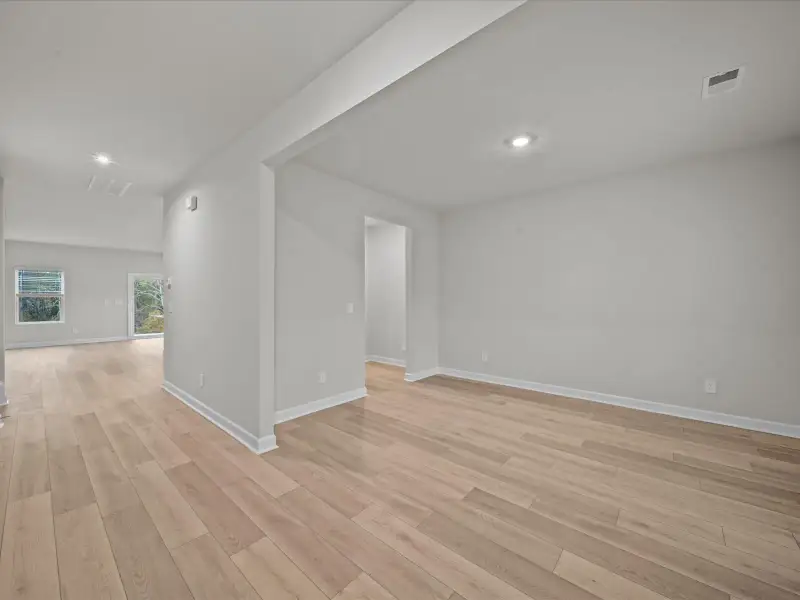 Spacious, unfurnished interior of a new home in Wexford Park, Fountain Inn (Image 8).