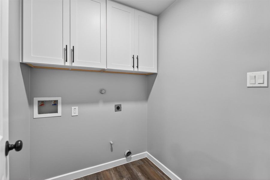 Spacious, unfurnished interior of a new home in , Cleveland (Image 15).