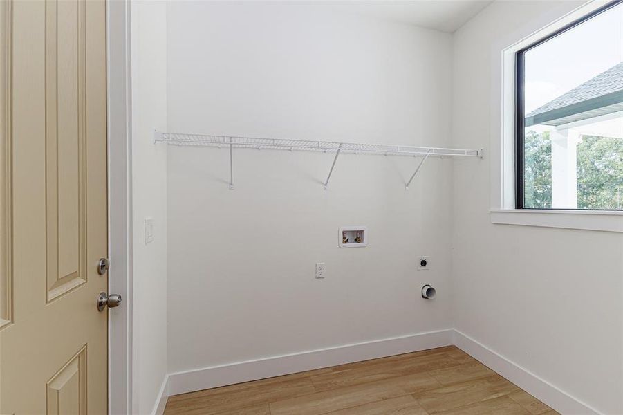 Spacious, unfurnished interior of a new home in , Tampa (Image 11).