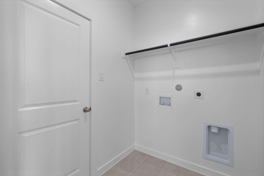 Spacious, unfurnished interior of a new home in Sienna 45', 50', Missouri City (Image 28). Spacious, unfurnished interior of a new home in Sienna 45', 50', Missouri City (Image 28).