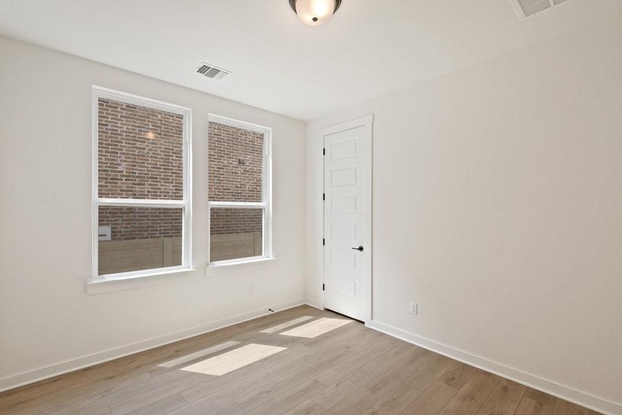 Spacious, unfurnished interior of a new home in Wolf Ranch, Georgetown (Image 39).