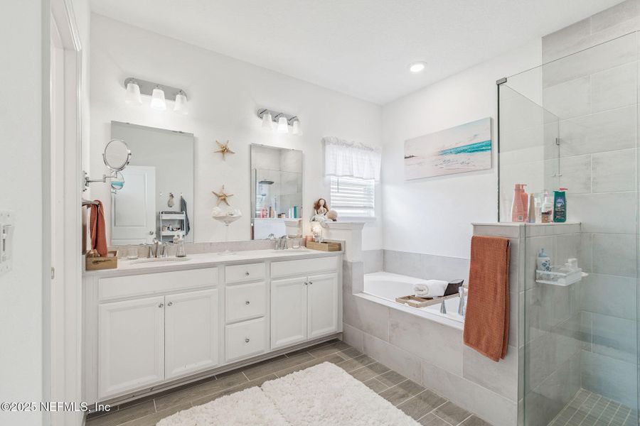 Furnished interior view inside a new home in Amelia Walk, Fernandina Beach (Image 27).