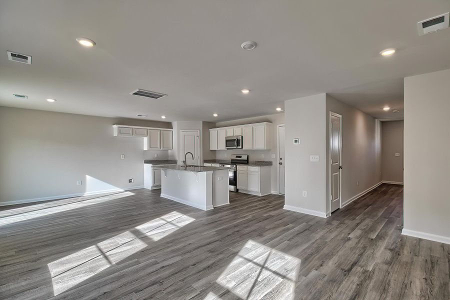 Spacious, unfurnished interior of a new home in , Yemassee (Image 5).