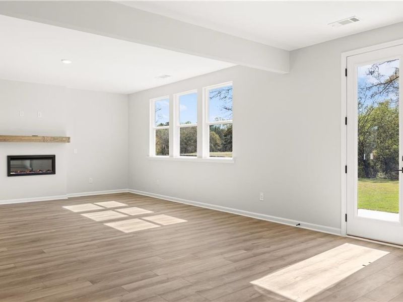 Spacious, unfurnished interior of a new home in Cedar Farms, Winder (Image 13).