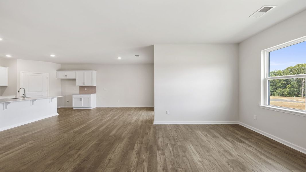 Spacious, unfurnished interior of a new home in Durbin Meadows Traditions, Fountain Inn (Image 21).