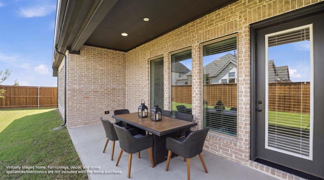 Exterior details and patio area of a home in Myrtle Creek, Waxahachie (Image 3).