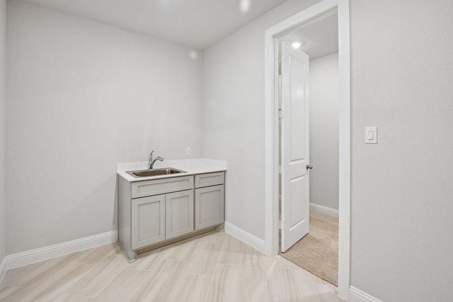 Furnished interior view inside a new home in Sienna 65', Missouri City (Image 13).