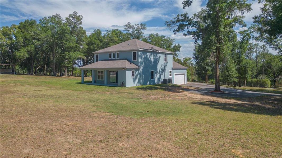 Exterior details and patio area of a home in , Dade City (Image 28).