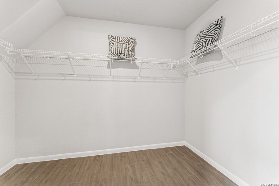 Spacious, unfurnished interior of a new home in Cinco Lakes, San Antonio (Image 18).