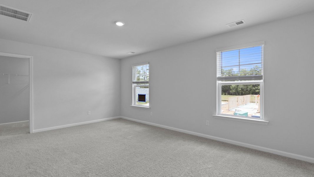 Spacious, unfurnished interior of a new home in Grand Oaks, Columbia (Image 16).