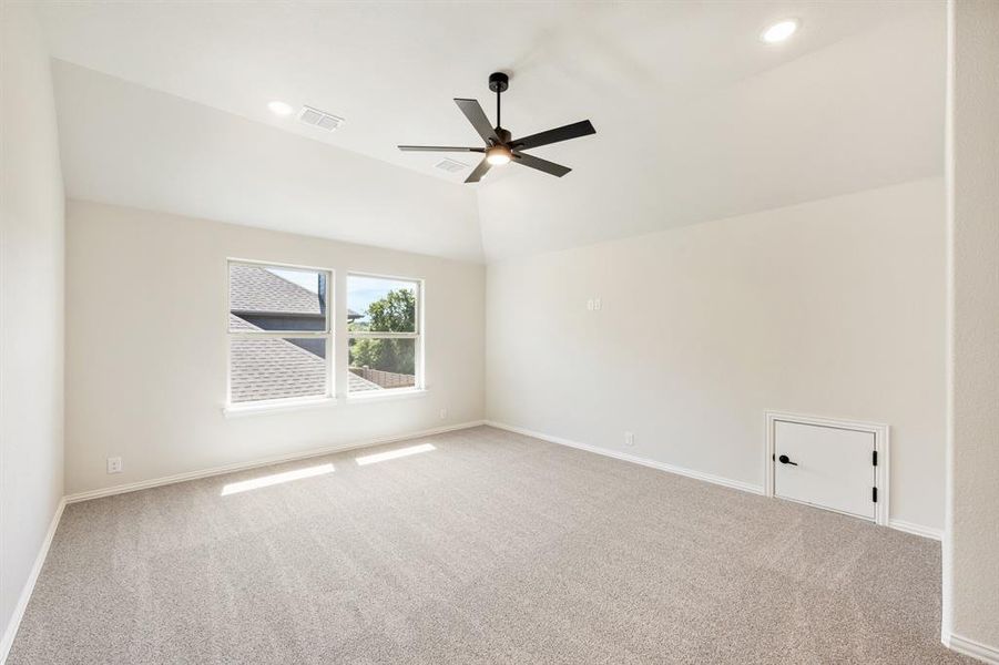 Spacious, unfurnished interior of a new home in Mockingbird Hills, Joshua (Image 29). Spacious, unfurnished interior of a new home in Mockingbird Hills, Joshua (Image 29).