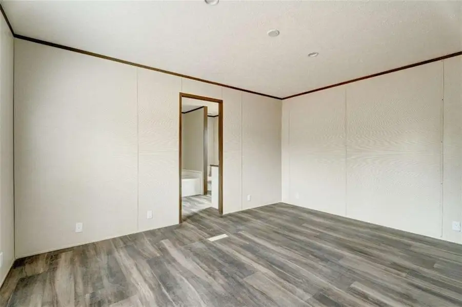 Spacious, unfurnished interior of a new home in , Ellijay (Image 15).