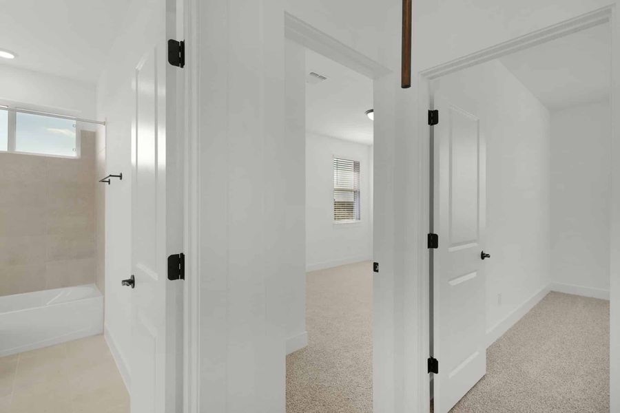 Spacious, unfurnished interior of a new home in Lariat, Liberty Hill (Image 16).