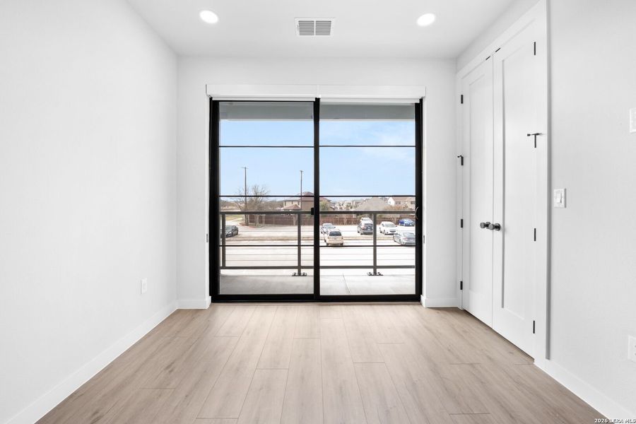 Spacious, unfurnished interior of a new home in , New Braunfels (Image 17).