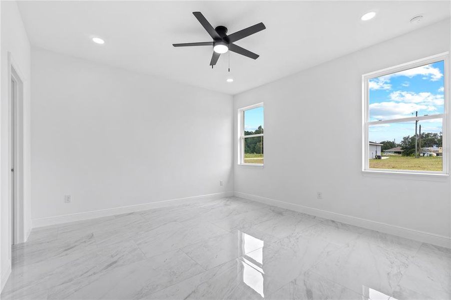 Spacious, unfurnished interior of a new home in , Dunnellon (Image 20).