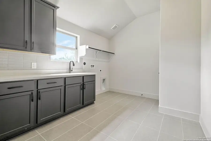 Furnished interior view inside a new home in Kinder Ranch 70's, San Antonio (Image 7).