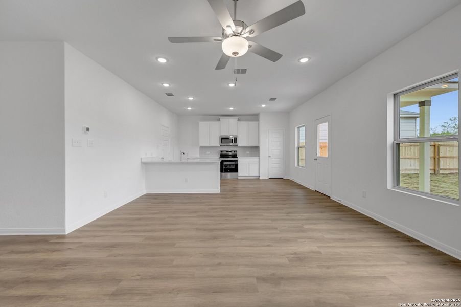 Spacious, unfurnished interior of a new home in Paloma Park, Converse (Image 46).