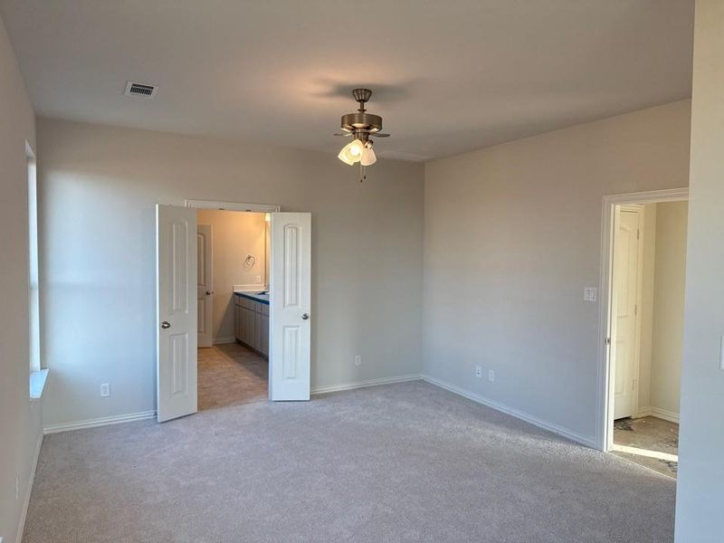 Spacious, unfurnished interior of a new home in Covenant Park, Springtown (Image 5).