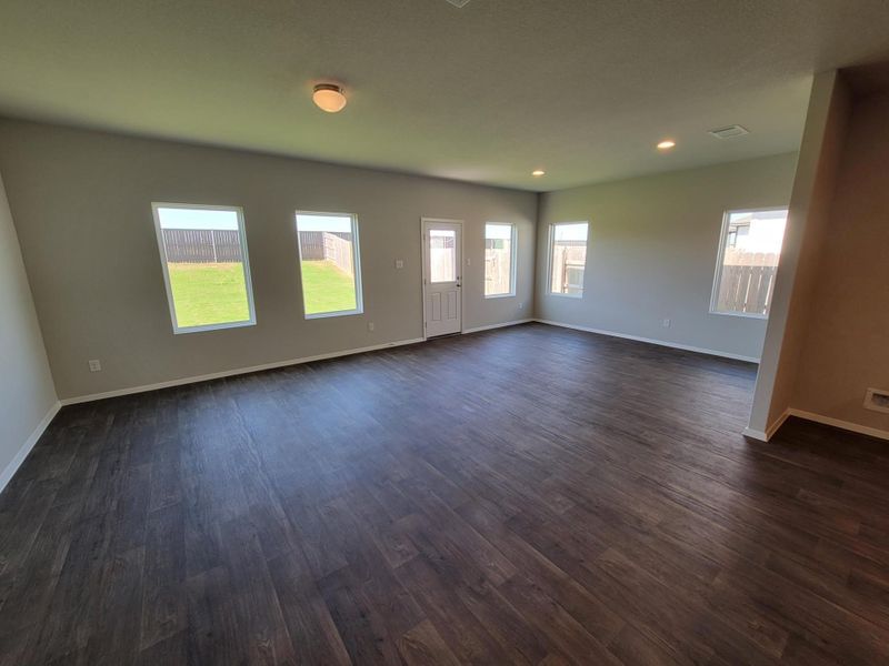 Spacious, unfurnished interior of a new home in Cloverleaf, Austin (Image 28). Spacious, unfurnished interior of a new home in Cloverleaf, Austin (Image 28).