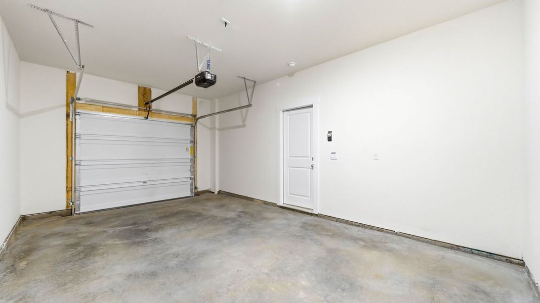 Spacious, unfurnished interior of a new home in The Arbor Townhomes, Kingsport (Image 22).