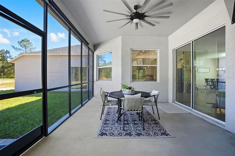 Exterior details and patio area of a home in , Weeki Wachee (Image 3).
