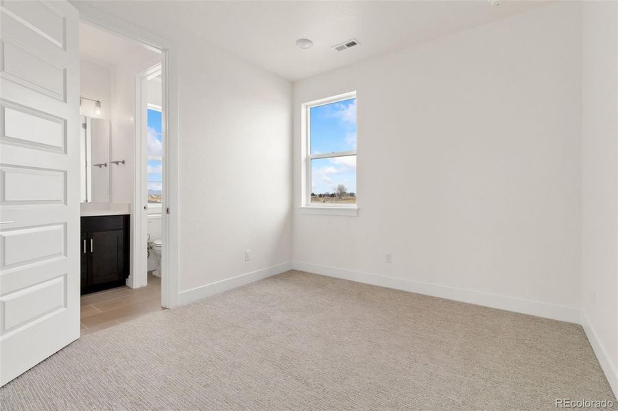 Spacious, unfurnished interior of a new home in Kitchel Lake at Serratoga Falls, Timnath (Image 14).