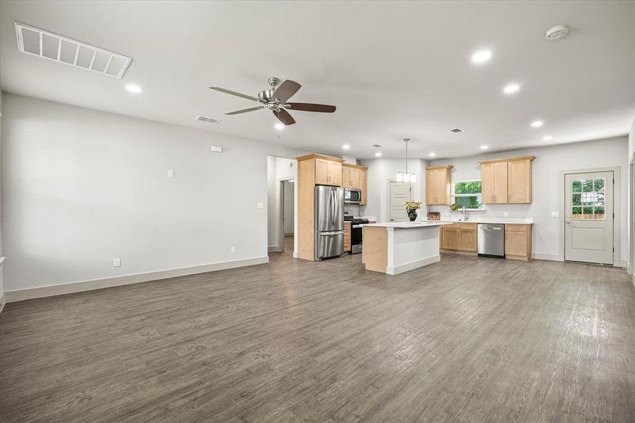Spacious, unfurnished interior of a new home in , Wolfe City (Image 12).
