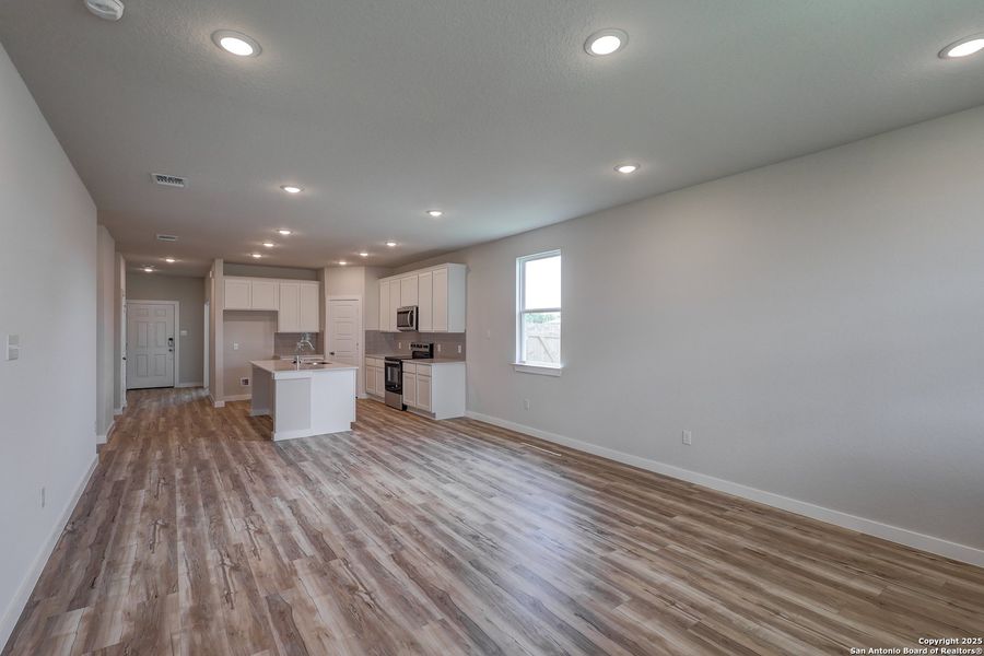 Image 28 of a home in Cinco Lakes.