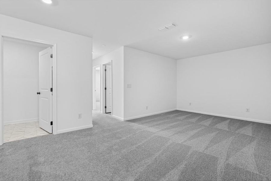 Spacious, unfurnished interior of a new home in Weatherfield, Buford (Image 30).