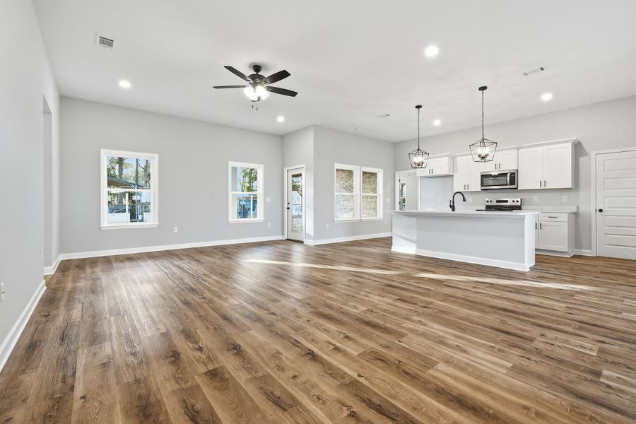 Spacious, unfurnished interior of a new home in , Crestview (Image 21).