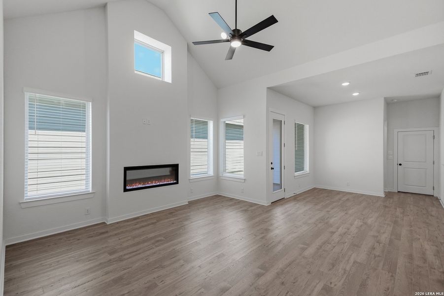 Spacious, unfurnished interior of a new home in The Crossvine, Schertz (Image 19).