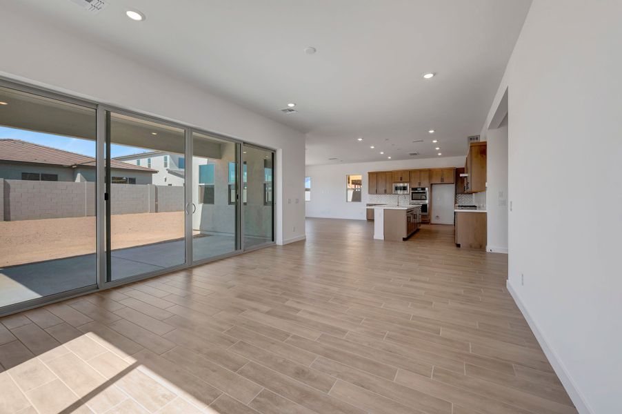 Spacious, unfurnished interior of a new home in Soleo, San Tan Valley (Image 19).