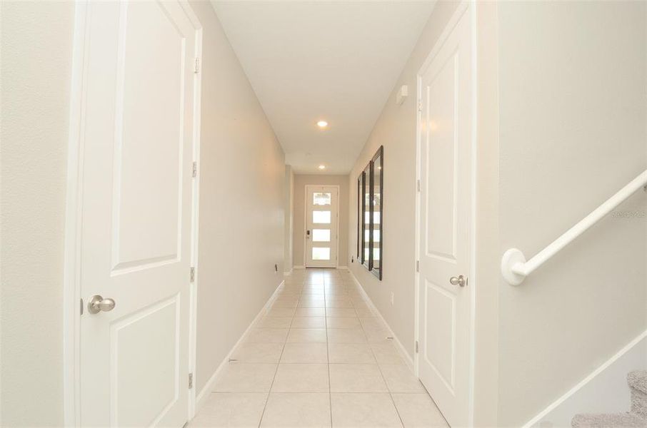 Spacious, unfurnished interior of a new home in Seasons at Eden Hills, Lake Alfred (Image 20).