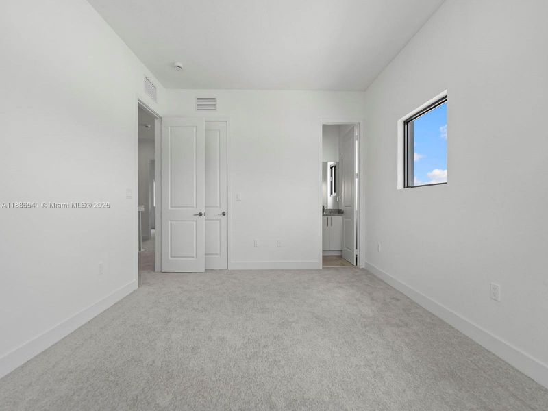 Spacious, unfurnished interior of a new home in , Homestead (Image 15).
