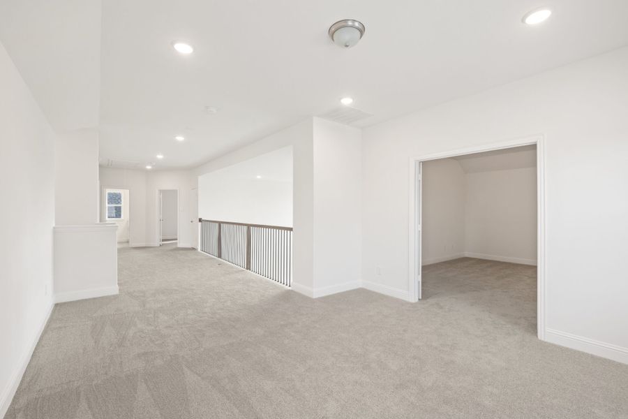 Spacious, unfurnished interior of a new home in Lake Breeze, Lavon (Image 39).