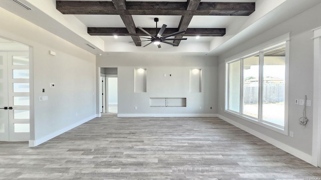 Spacious, unfurnished interior of a new home in , La Vernia (Image 32).