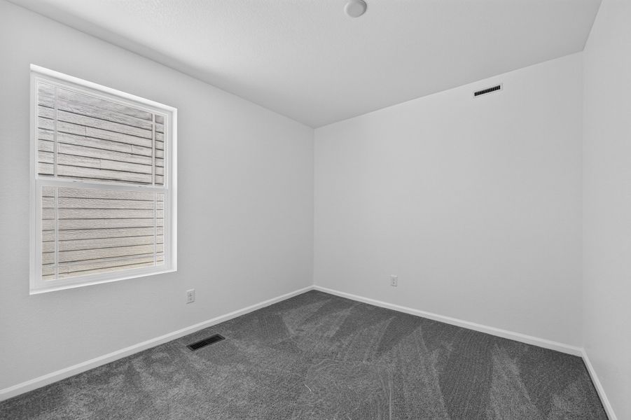 Spacious, unfurnished interior of a new home in Lake Bluff, Greeley (Image 15).