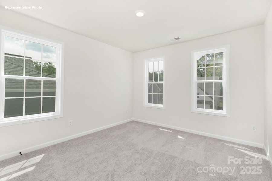 Spacious, unfurnished interior of a new home in Sylvan Creek, Denver (Image 17).