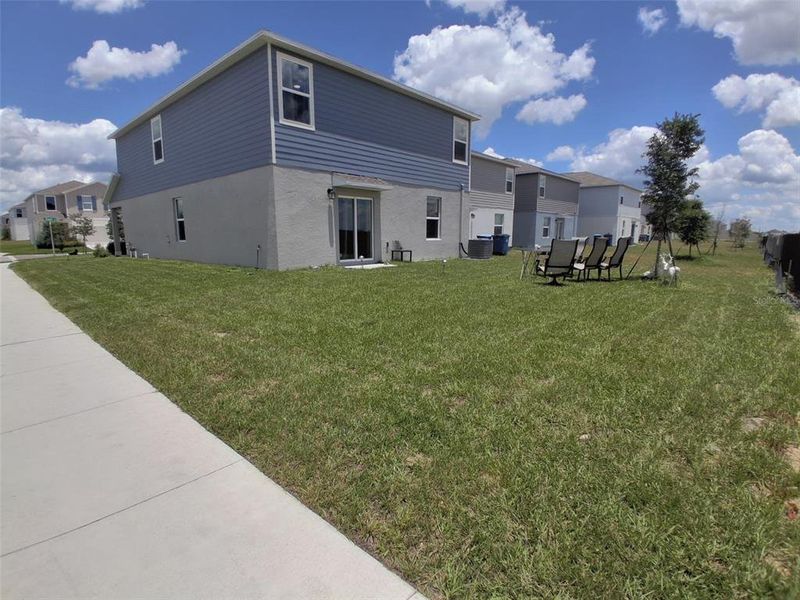 Exterior details and patio area of a home in Hunt Club Groves, Lake Wales (Image 3).