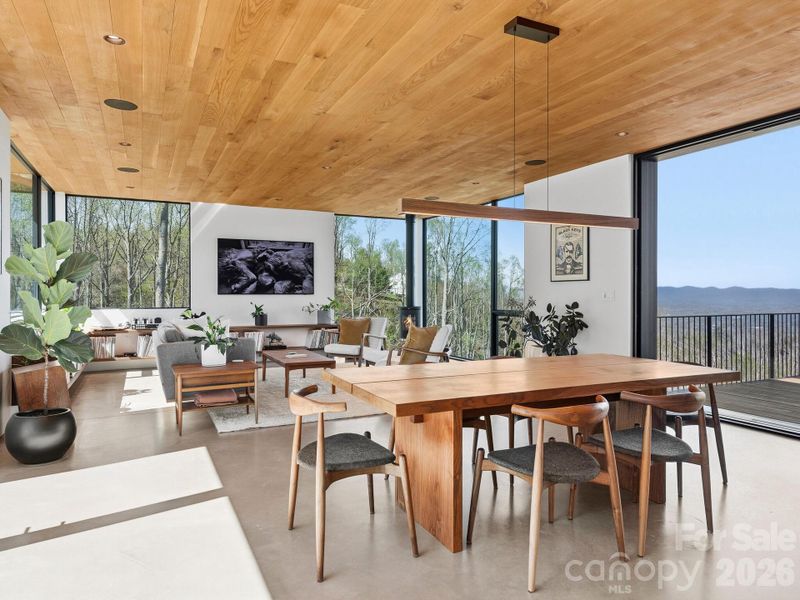 Community amenities in , Asheville (Image 32).