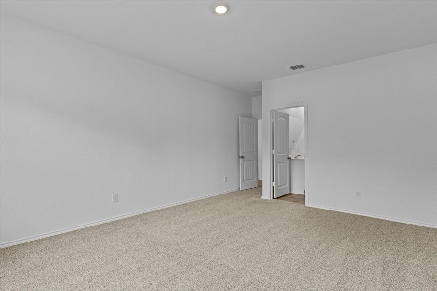 Spacious, unfurnished interior of a new home in Arroyo Ranch, Seguin (Image 15).