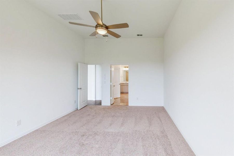 Spacious, unfurnished interior of a new home in Lilybrooke at Legacy Hills, Celina (Image 9).